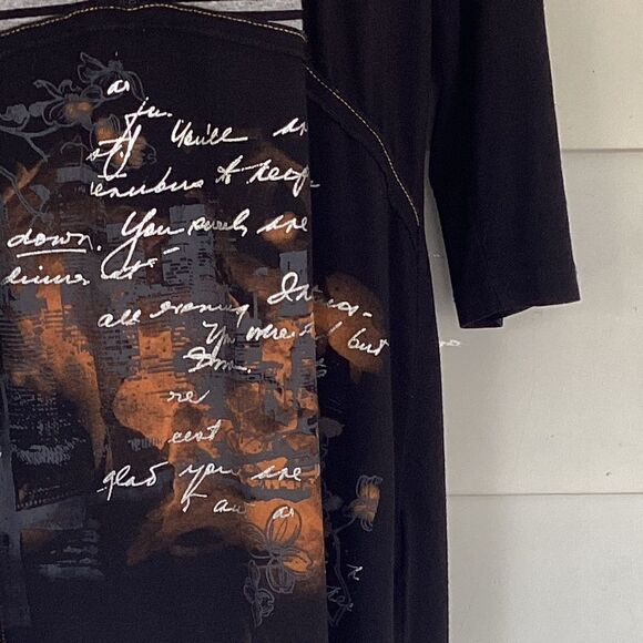 Canda tunic top letter graphic script medium.  0274 - Picture 4 of 10